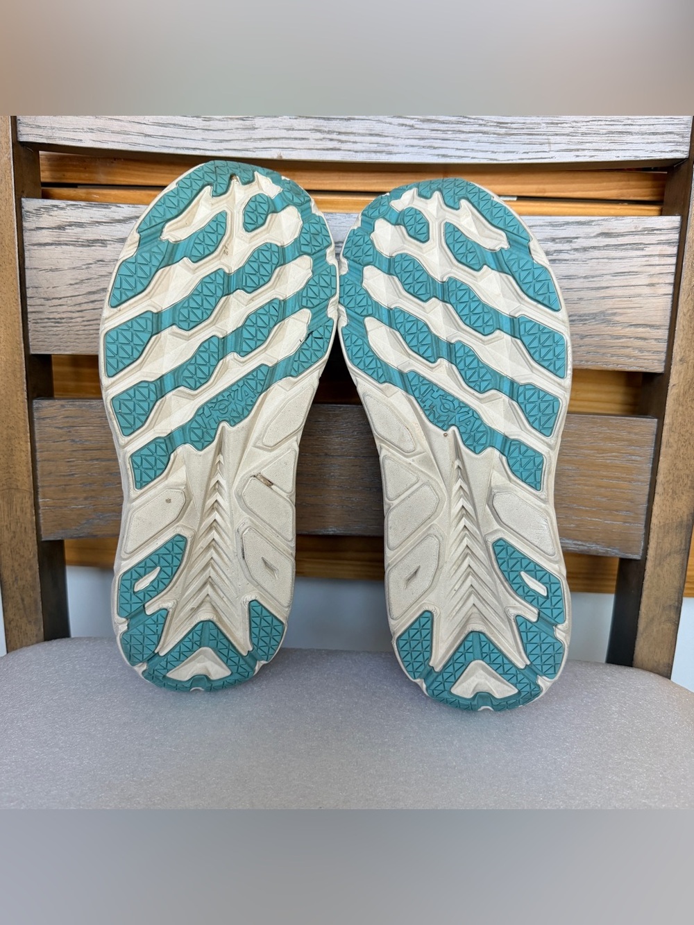 Hoka Clifton 8 running shoes in the "Aquarelle/Eggshell Blue sz 9B for women - Picture 8 of 10